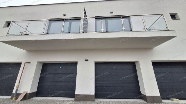 Eladó téglalakás, Jászberényben 43.225 M Ft, 2 szobás