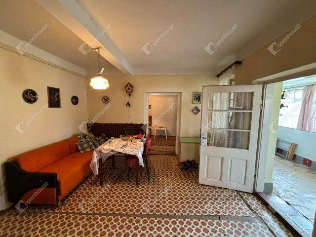 Eladó családi ház, Szentesen 24.5 M Ft, 3 szobás