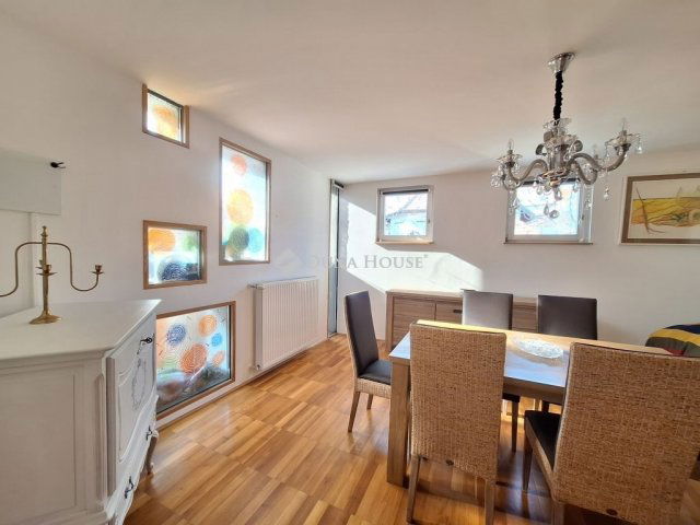 Eladó családi ház, Pécsett 129.9 M Ft, 4 szobás