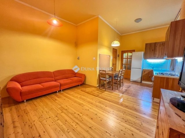 Eladó téglalakás, Budapesten, VI. kerületben 83.9 M Ft, 3 szobás