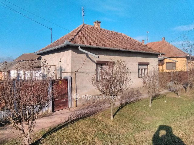 Eladó családi ház, Hajdúszováton 14.8 M Ft, 2 szobás