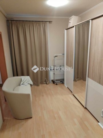 Kiadó téglalakás, albérlet, Pécsett 270 E Ft / hó, 4 szobás