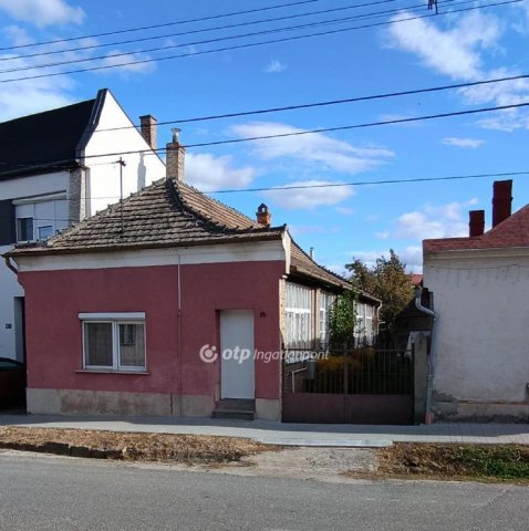 Eladó családi ház, Süttőn 34.9 M Ft, 2+1 szobás