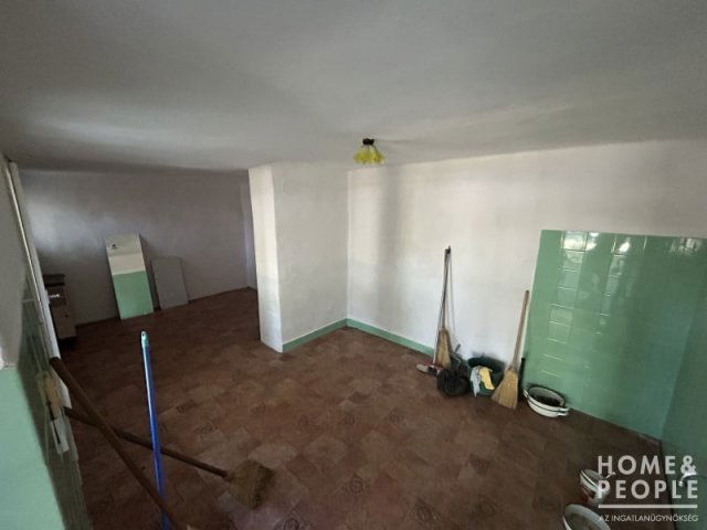 Eladó családi ház, Zsanán 22 M Ft, 2 szobás