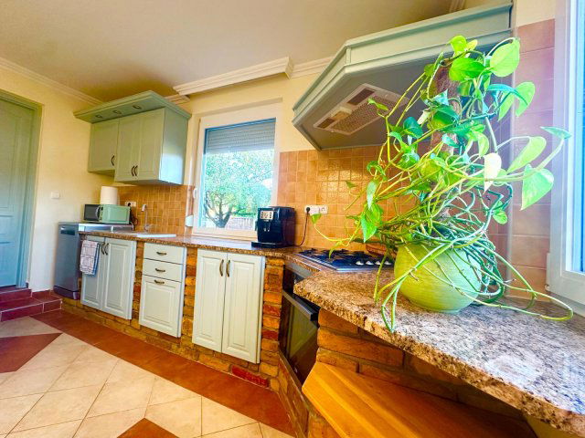 Eladó családi ház, Pomázon 149.9 M Ft, 6+1 szobás