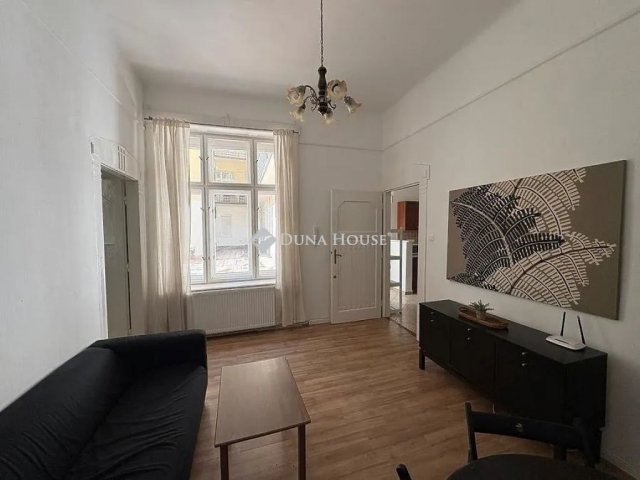 Eladó téglalakás, Budapesten, VI. kerületben 89.9 M Ft, 4 szobás