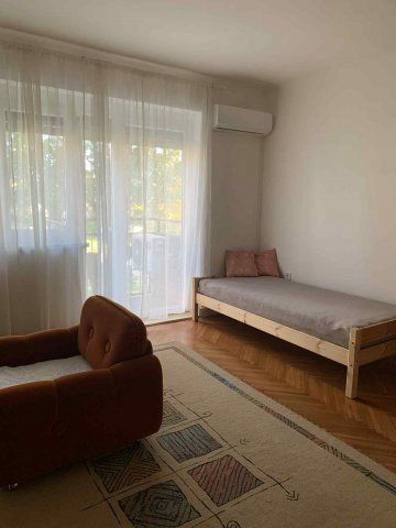 Kiadó téglalakás, albérlet, Pécsett, Athinay utcában, 1 szobás