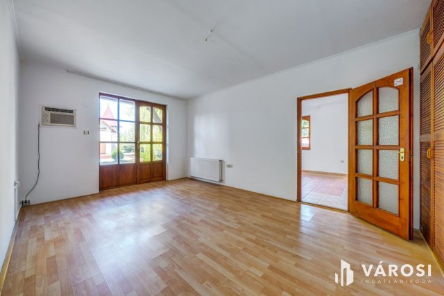 Eladó családi ház, Kőröshegyen 129.9 M Ft, 7 szobás