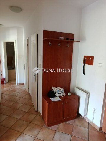 Eladó téglalakás, Debrecenben 78 M Ft, 3 szobás