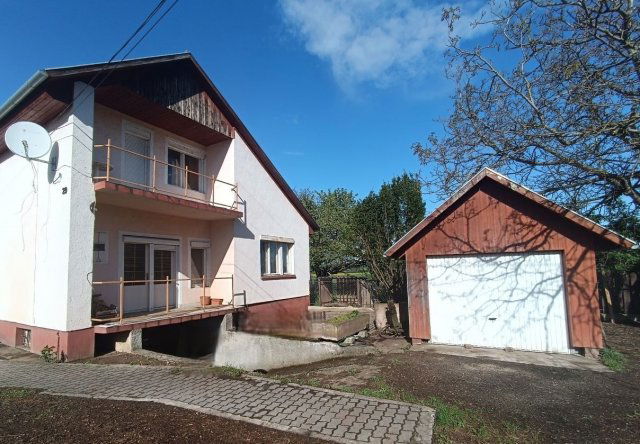 Eladó családi ház, Berhidán 98 M Ft, 6 szobás