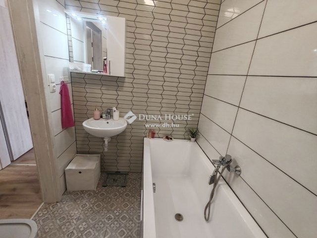 Eladó téglalakás, Budapesten, XVIII. kerületben 73.99 M Ft