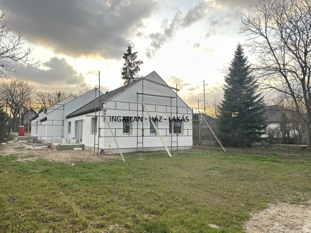 Eladó ikerház, Veresegyházon 120 M Ft, 4 szobás