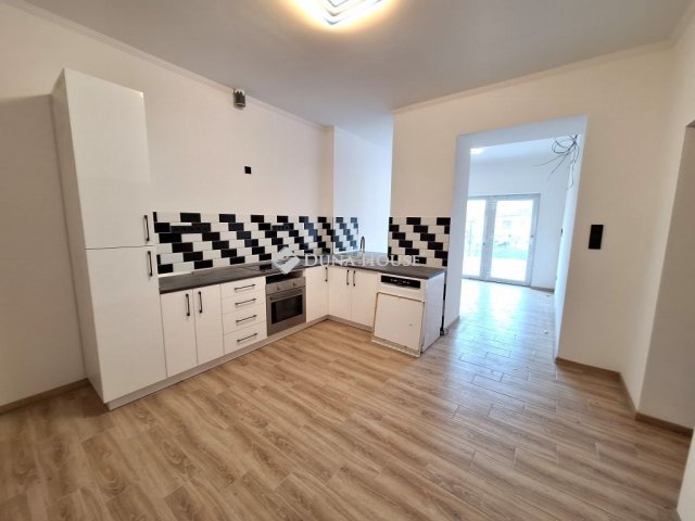 Eladó téglalakás, Kecskeméten 63 M Ft, 4 szobás