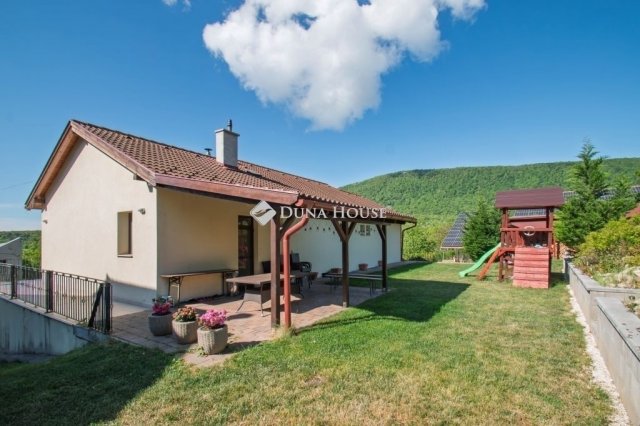 Eladó családi ház, Pilisszentkereszten 279.9 M Ft, 5 szobás