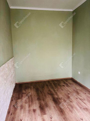 Eladó téglalakás, Tatabányán 39.99 M Ft, 3 szobás