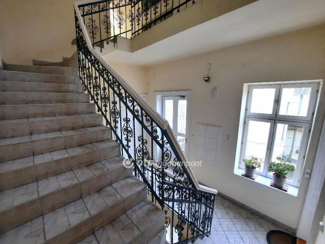 Eladó téglalakás, Szolnokon 39.99 M Ft, 2 szobás