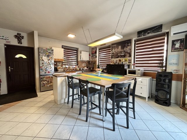 Eladó családi ház, Dunaharasztin 144.9 M Ft, 5 szobás