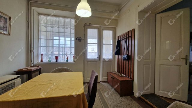 Eladó családi ház, Ácson 42.9 M Ft, 2 szobás