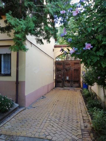 Eladó családi ház, Kecskeméten 149 M Ft, 7+1 szobás