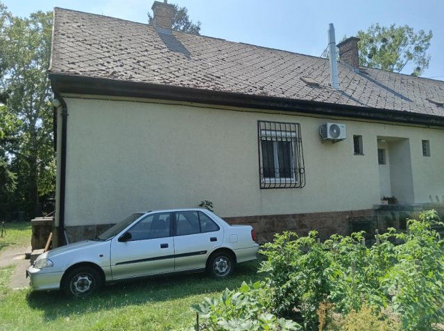 Eladó ikerház, Almásfüzitőn 56 M Ft, 4 szobás