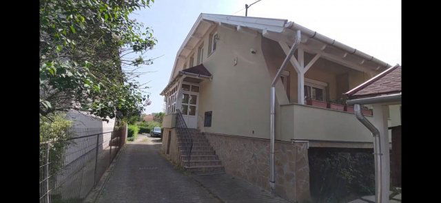 Eladó családi ház, Százhalombattán 129.9 M Ft, 6+1 szobás