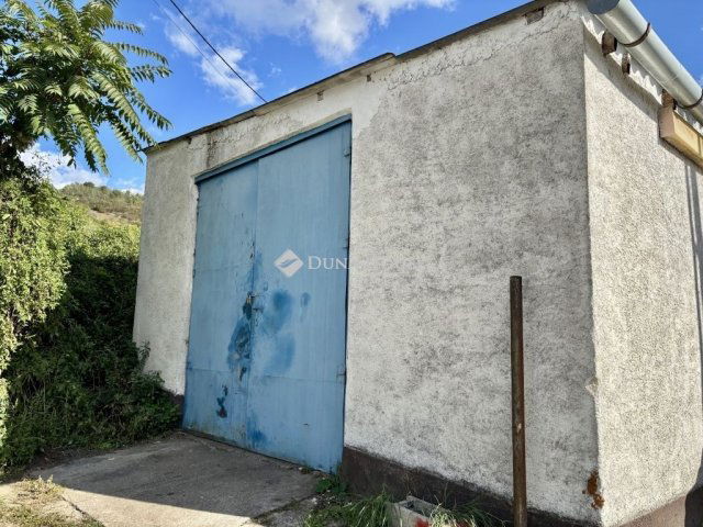 Eladó családi ház, Esztergomban 35 M Ft, 6 szobás