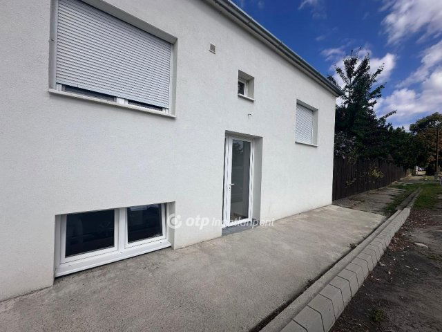 Eladó üzlethelyiség, Dunaharasztin 39.9 M Ft, 1+1 szobás