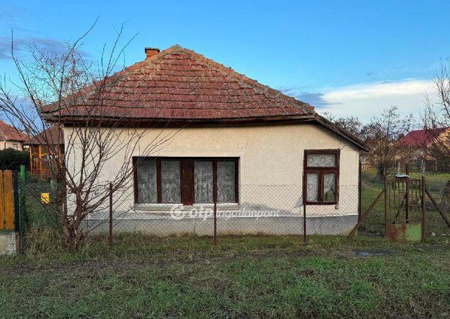 Eladó családi ház, Poroszlón 14 M Ft, 2+1 szobás