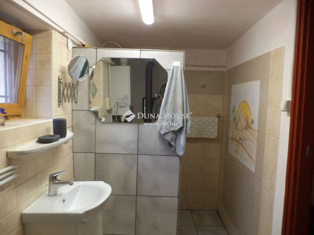 Eladó családi ház, Sukorón 95.25 M Ft, 5 szobás