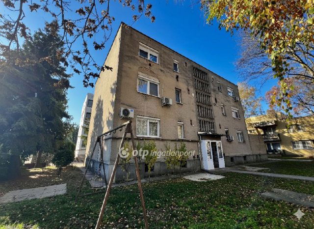 Eladó téglalakás, Tiszalökön 9.8 M Ft, 1 szobás