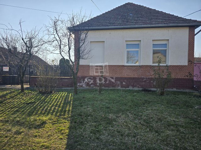 Eladó családi ház, Garán 29.9 M Ft, 4 szobás