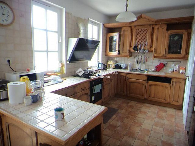 Eladó családi ház, Budapesten, III. kerületben 192 M Ft