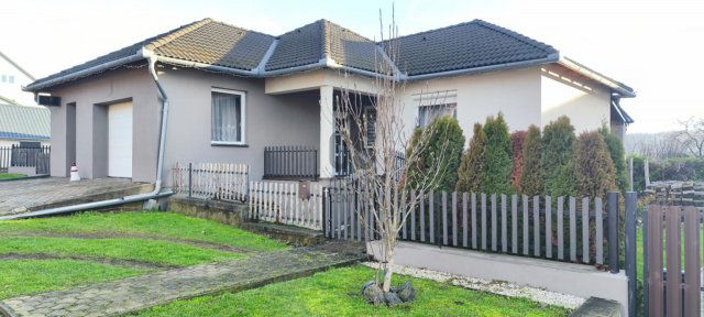 Eladó családi ház, Úrkúton 94.9 M Ft, 4 szobás