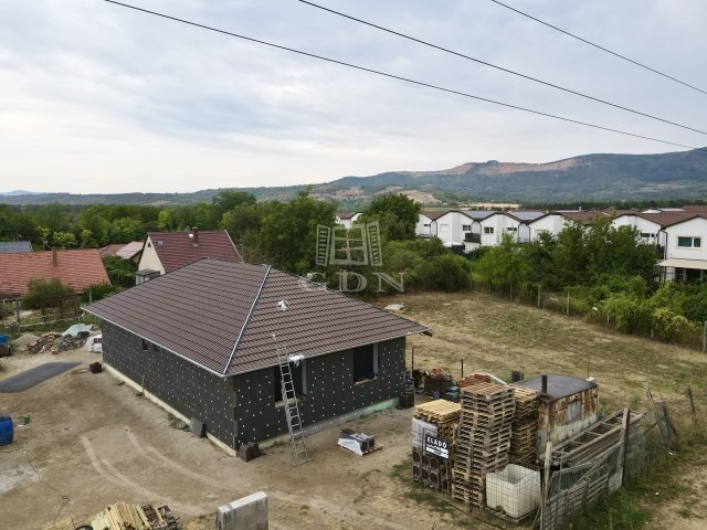 Eladó családi ház, Vácon 115 M Ft, 4 szobás