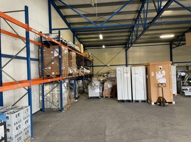 Kiadó ipari ingatlan, Alsónémediben 1680 E Ft / hó