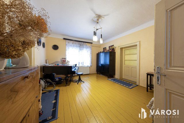 Eladó családi ház, Szegeden 119.99 M Ft, 3 szobás