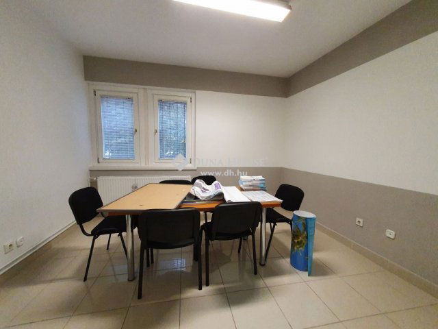 Eladó téglalakás, Kecskeméten 110 M Ft, 5 szobás