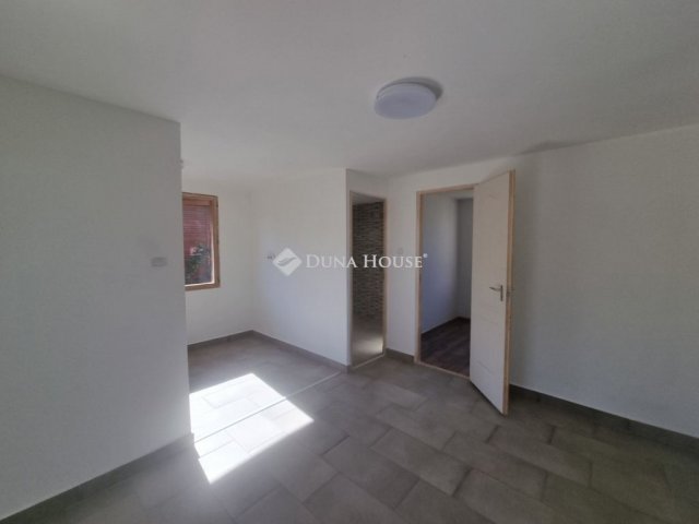 Eladó családi ház, Tóalmáson 22 M Ft, 2 szobás