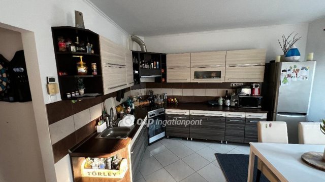 Eladó téglalakás, Egerben 79.5 M Ft, 3 szobás