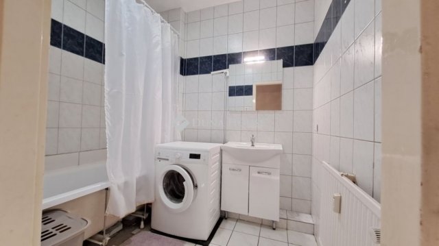 Eladó panellakás, Balatonfüreden 74.99 M Ft, 5 szobás