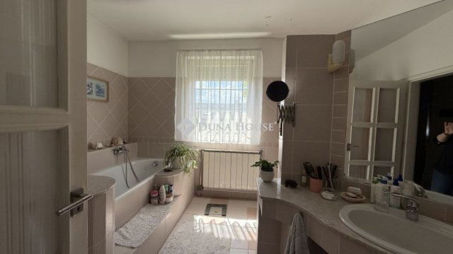 Eladó ikerház, Budapesten, XIX. kerületben 289 M Ft, 7 szobás