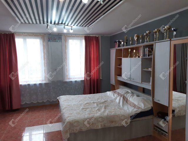 Eladó családi ház, Szolnokon 44.99 M Ft, 4 szobás