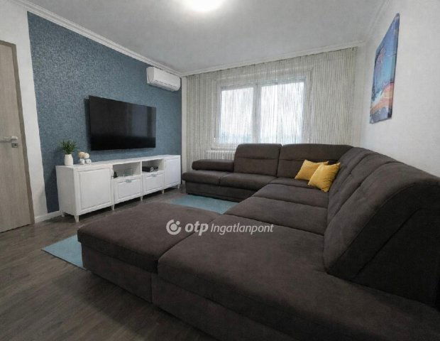 Eladó panellakás, Debrecenben 69.9 M Ft, 3 szobás