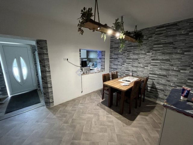 Eladó családi ház, Cecén 23.5 M Ft, 3 szobás