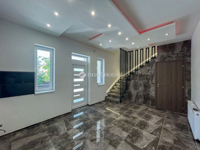 Eladó családi ház, Alsónémediben 129.9 M Ft, 6 szobás