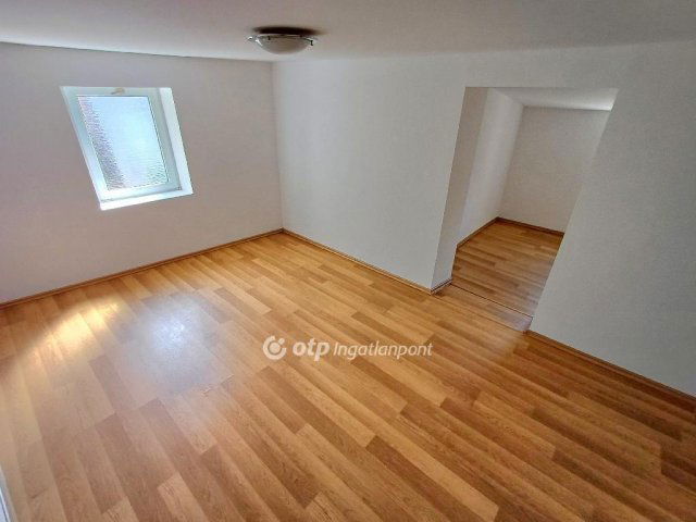 Eladó családi ház, Baján 23.5 M Ft, 2+2 szobás