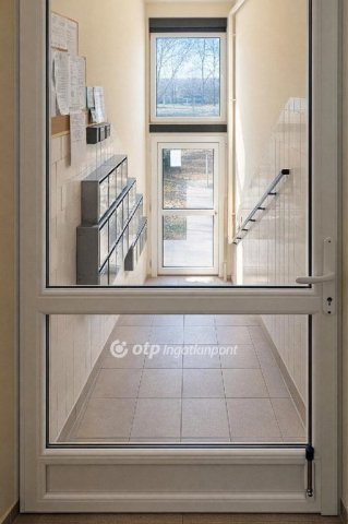 Eladó panellakás, Veszprémben 59.99 M Ft, 3 szobás