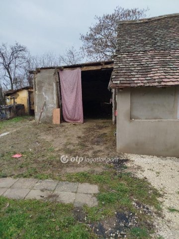 Eladó családi ház, Rádfalván 13.8 M Ft, 2 szobás