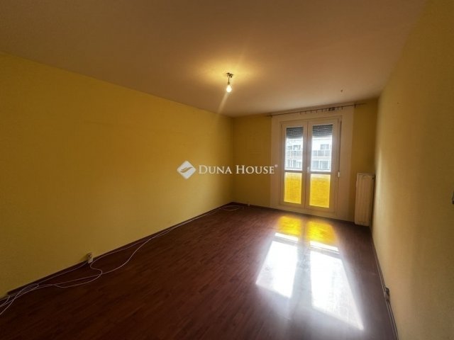 Eladó panellakás, Pécsett 42.9 M Ft, 2 szobás