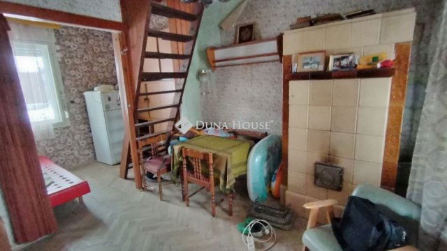 Eladó nyaraló, Balatonakarattyán 40 M Ft, 1+3 szobás